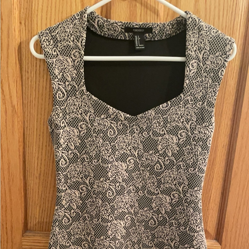 Forever 21 dress only wear it once lace print